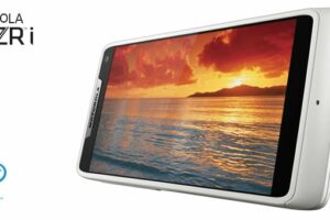 Motorola RAZR i White Smartphone